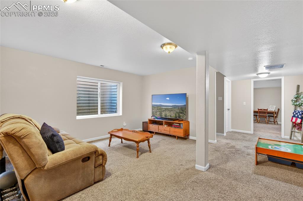 Image 32 of 46: Living Room