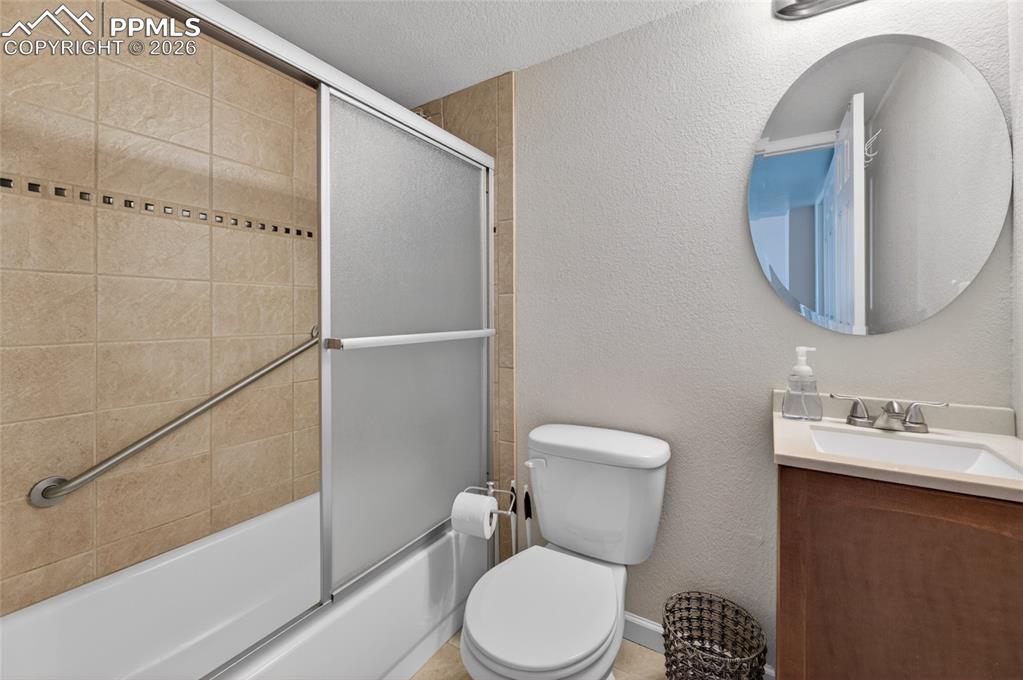 Image 35 of 46: Bathroom