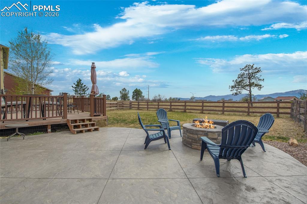 Image 39 of 46: Patio