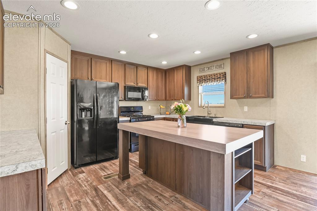 Image 11 of 47: Dining Area