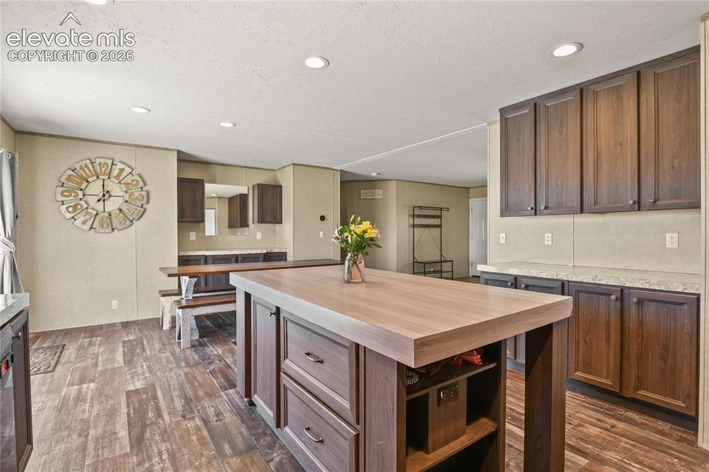Image 13 of 47: Kitchen