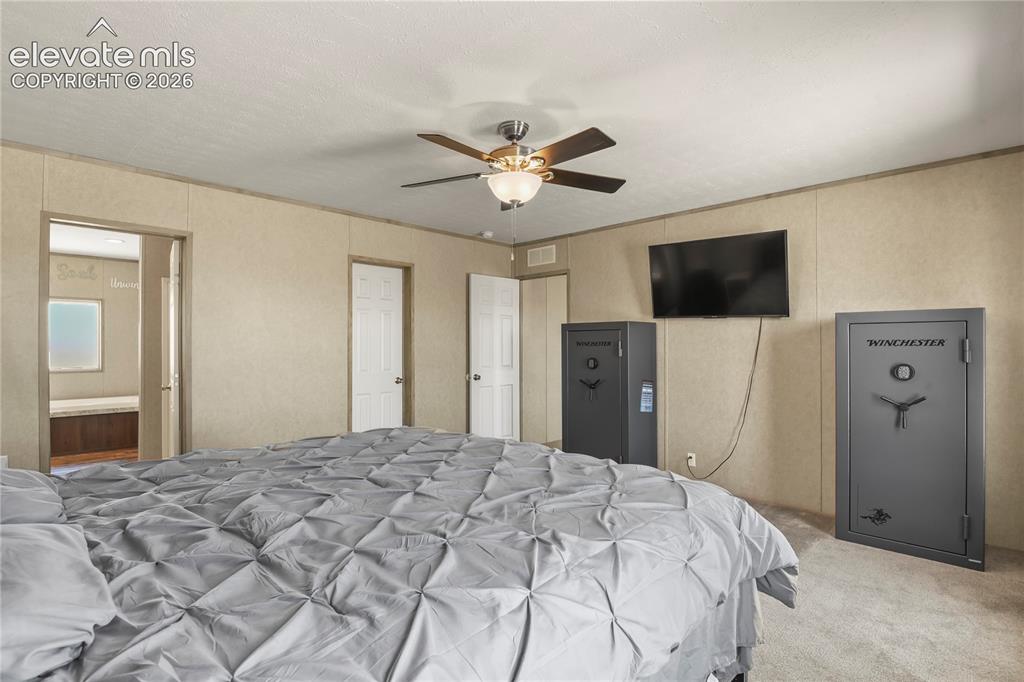 Image 17 of 47: Bedroom