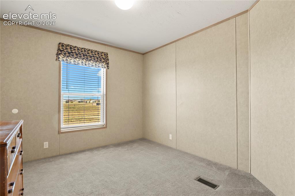 Image 19 of 47: Bathroom