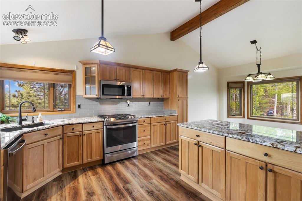 Image 10 of 37: Kitchen