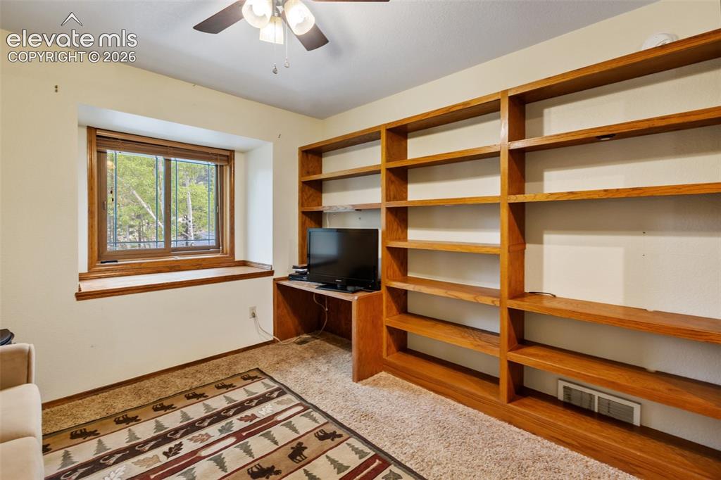 Image 19 of 37: Office
