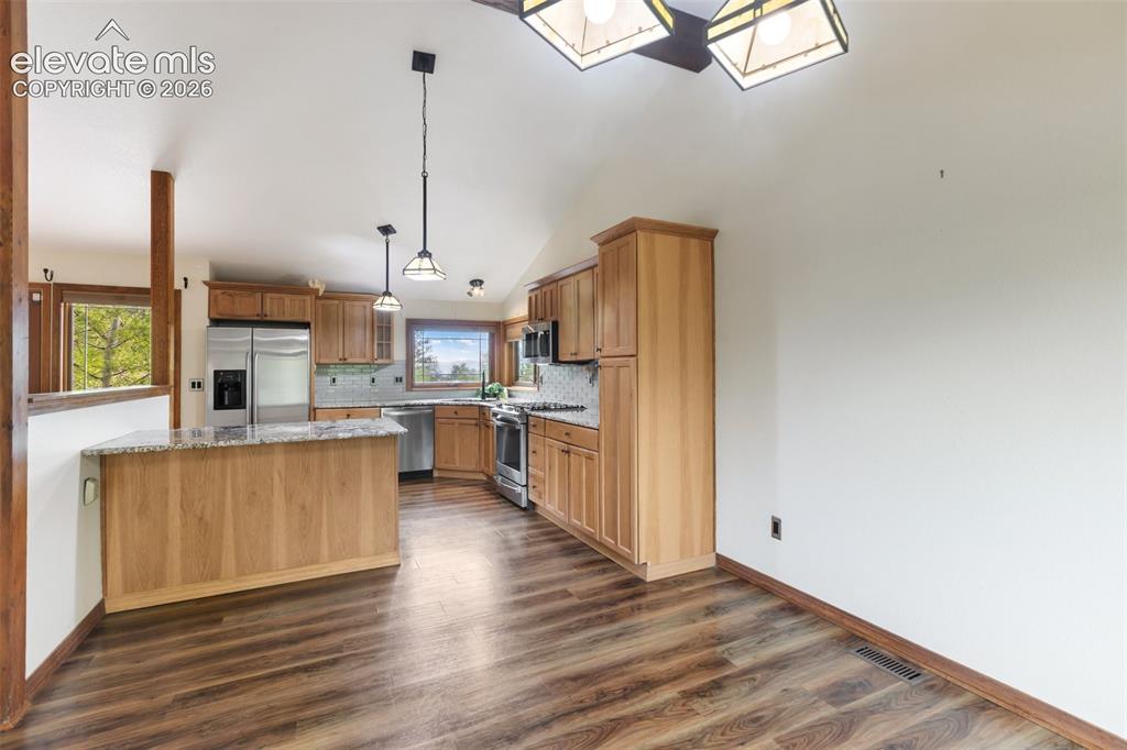 Image 8 of 37: Kitchen