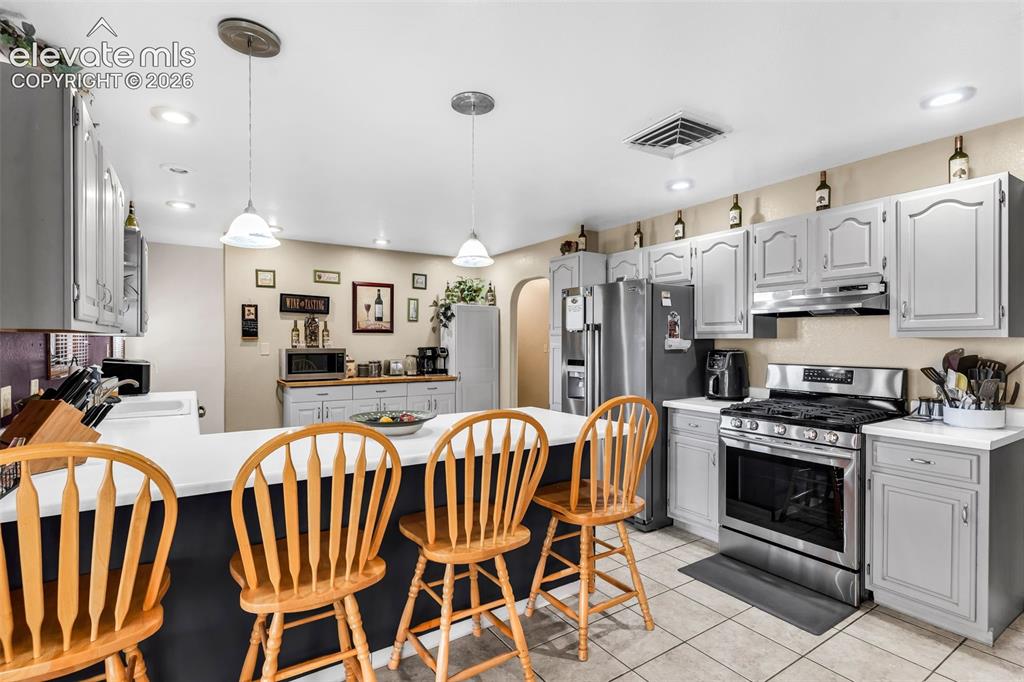 Image 17 of 50: Kitchen