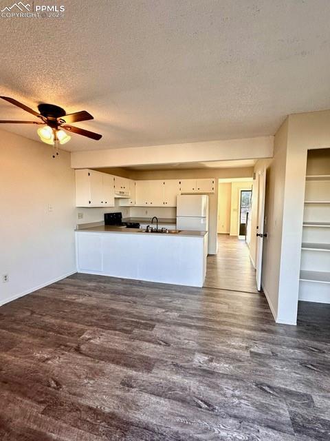 Image 10 of 20: Kitchen