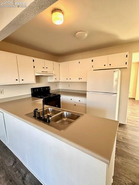 Image 11 of 20: Kitchen