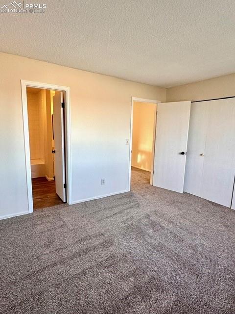 Image 16 of 20: Bedroom