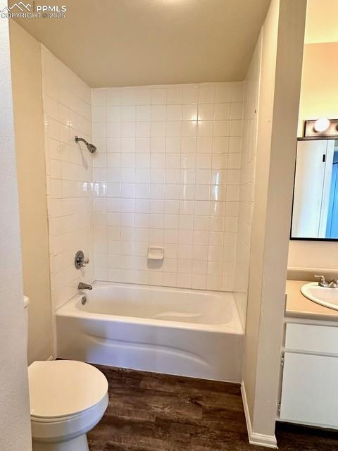 Image 17 of 20: Bathroom