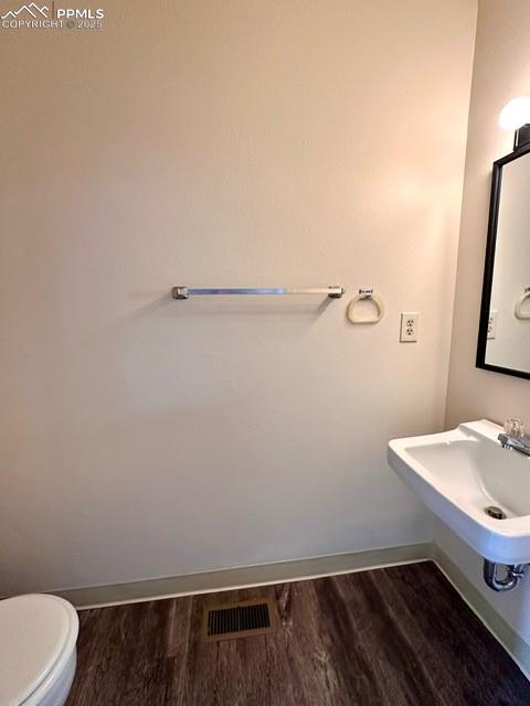 Image 5 of 20: Bathroom