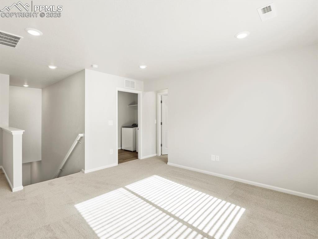 Image 10 of 25: Bedroom