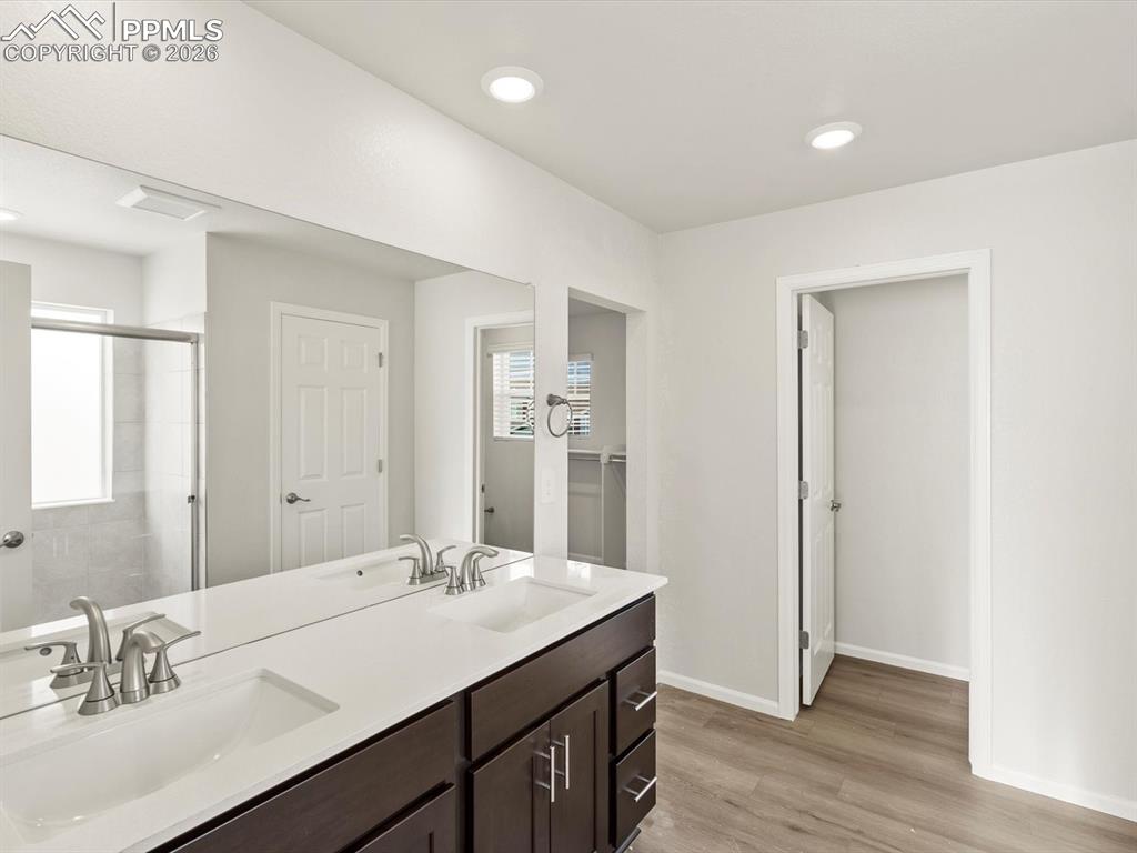 Image 17 of 25: Bathroom