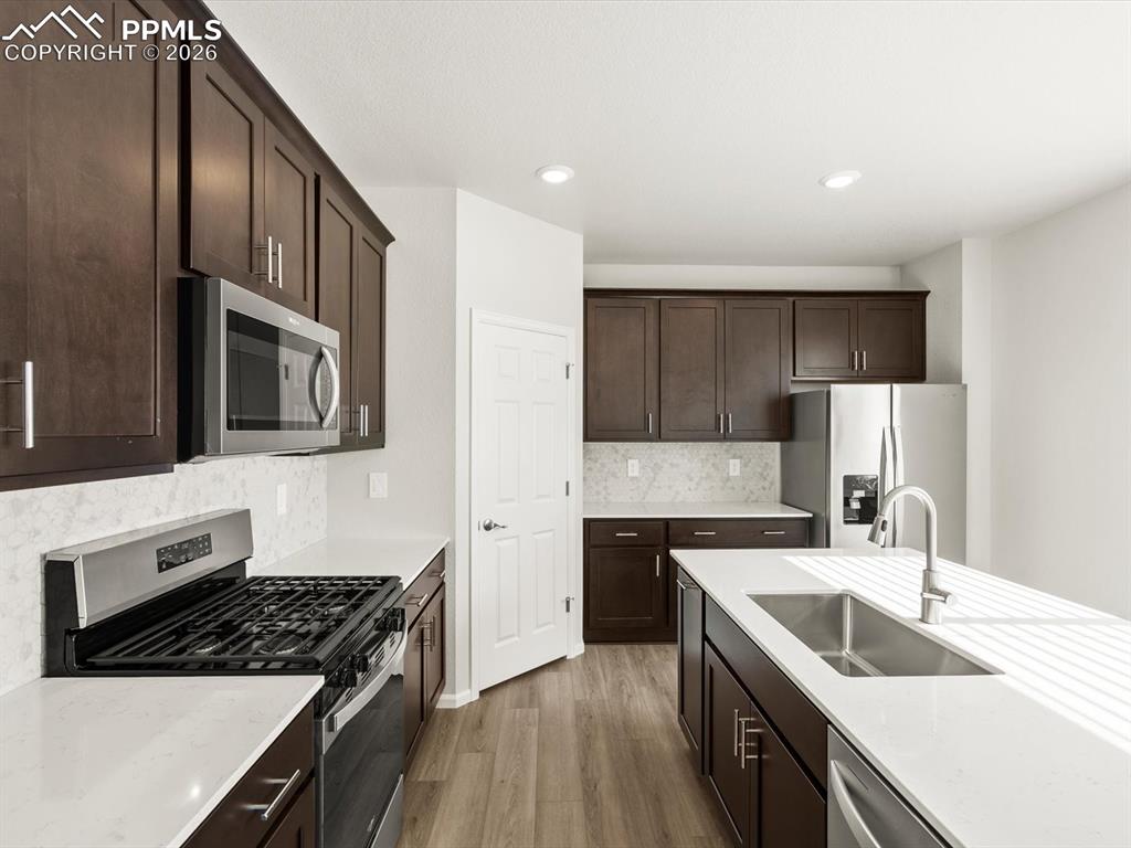 Image 3 of 25: Kitchen