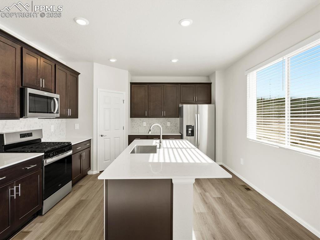 Image 6 of 25: Kitchen