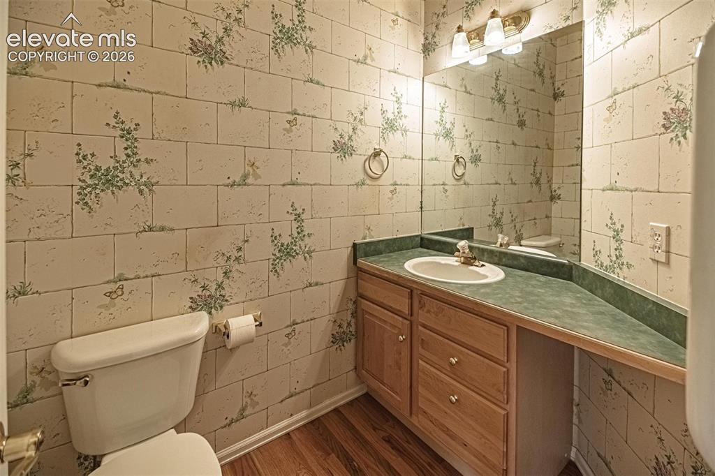 Image 23 of 46: Bathroom
