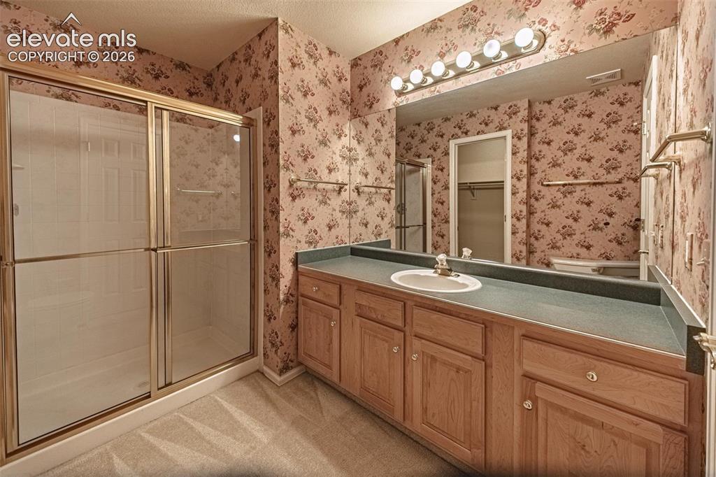 Image 28 of 46: Bathroom