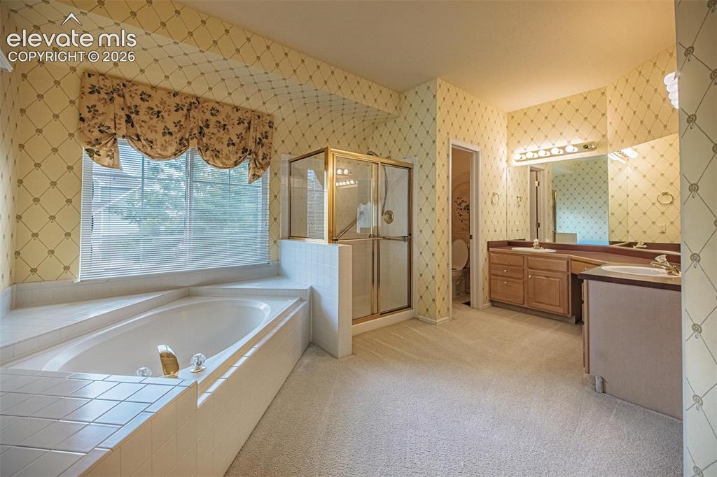 Image 40 of 46: Bathroom