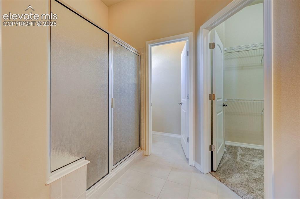 Image 18 of 34: Bathroom