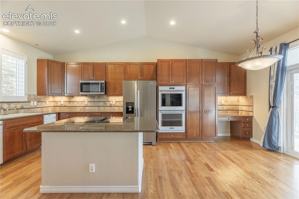 Image 10 of 36: Kitchen