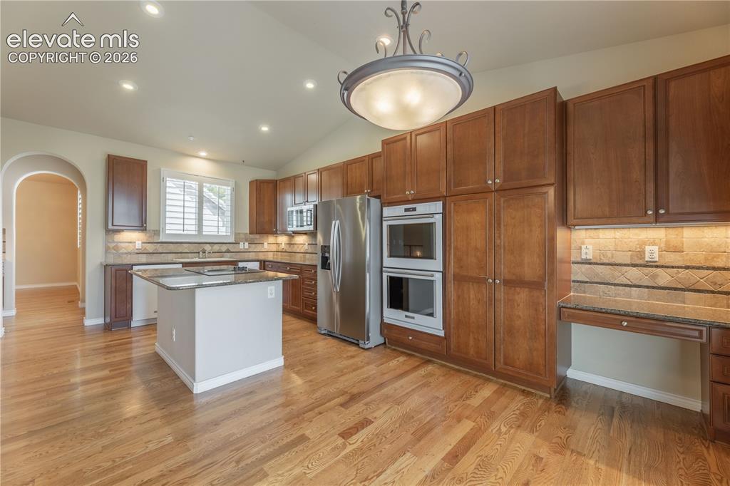 Image 11 of 36: Kitchen