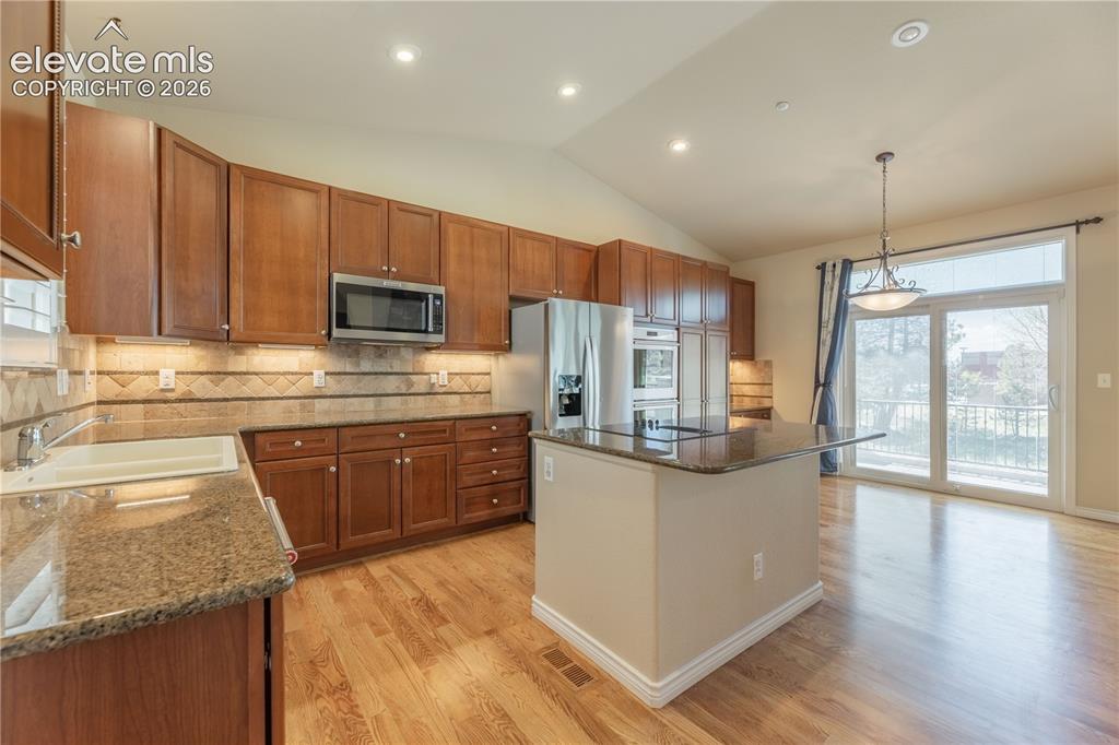 Image 9 of 36: Kitchen