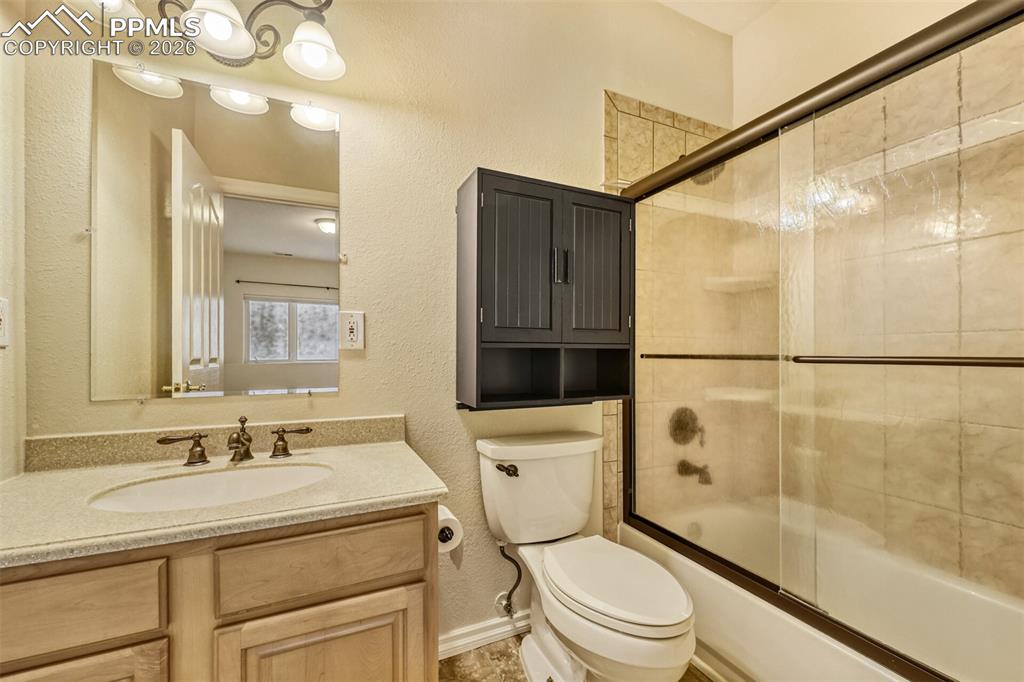 Image 28 of 50: Basement en suite bathroom