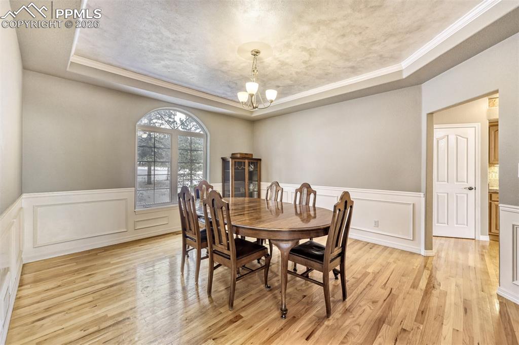 Image 4 of 50: Dining Area