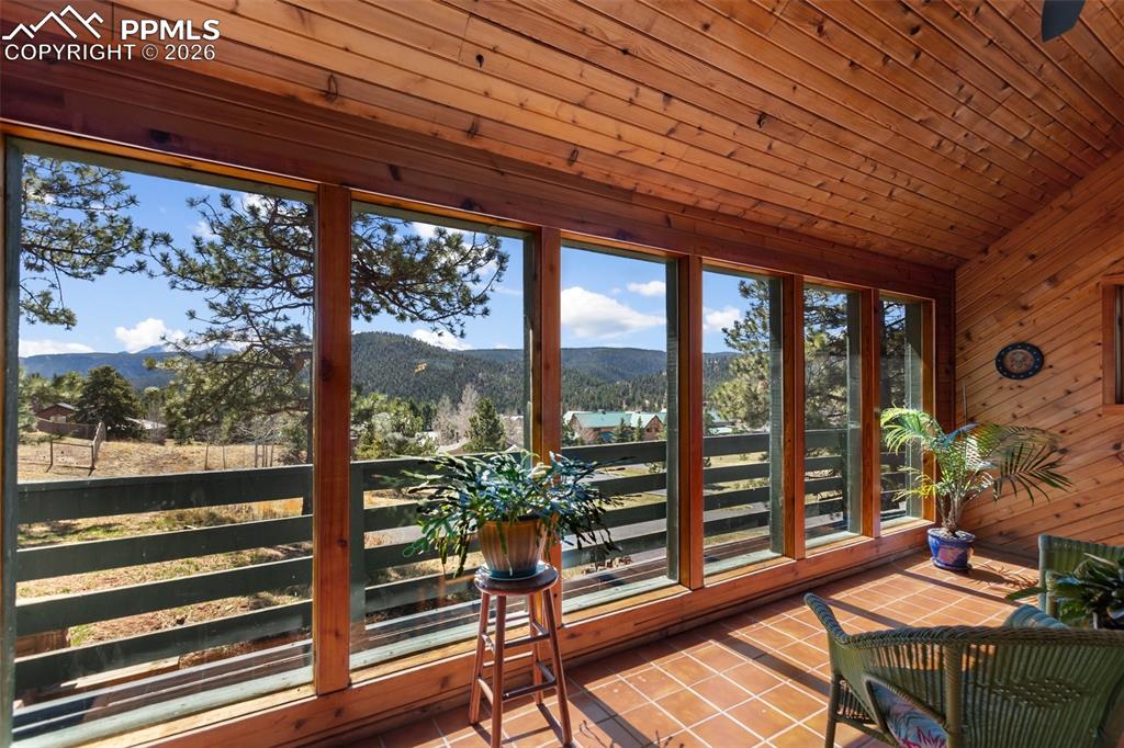 Image 11 of 50: Sun Room