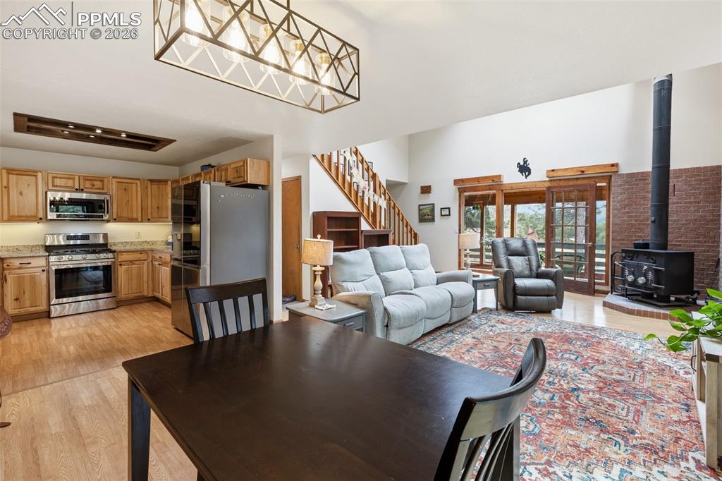 Image 17 of 50: Dining Area