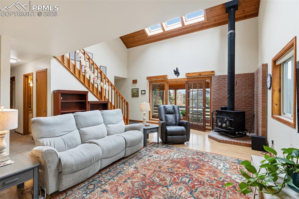 Image 36 of 50: Living Room