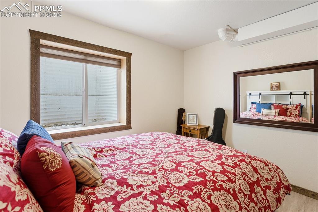 Image 41 of 50: Bedroom