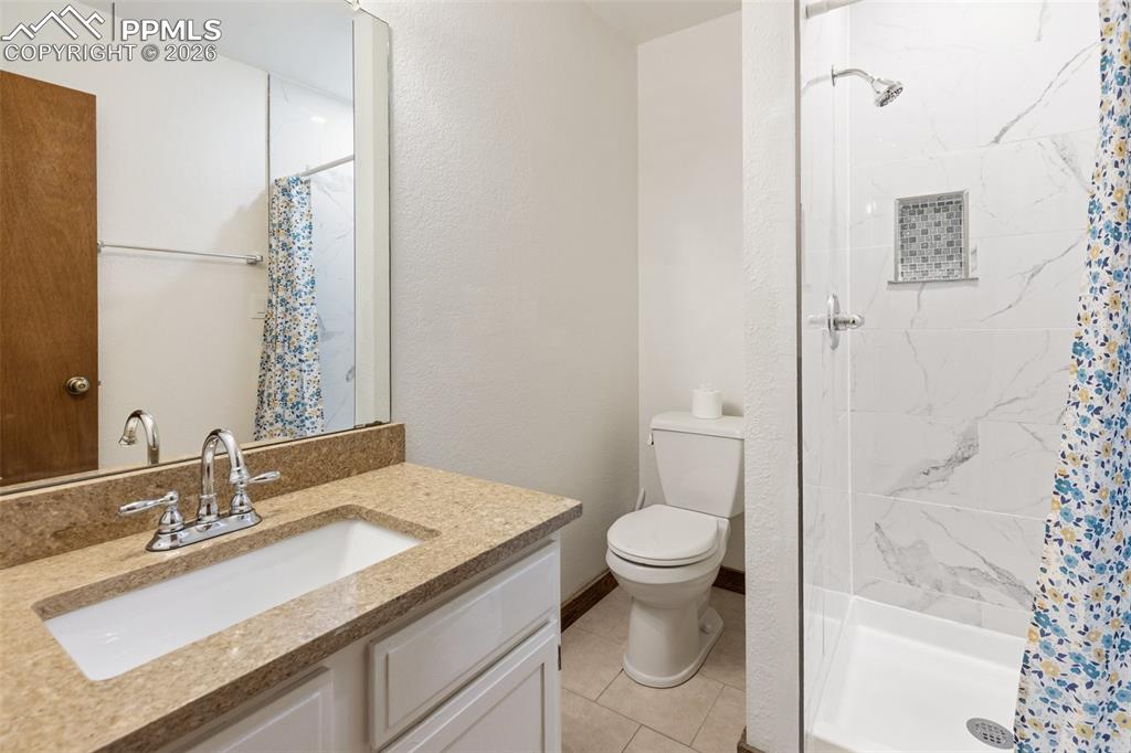 Image 42 of 50: Bathroom