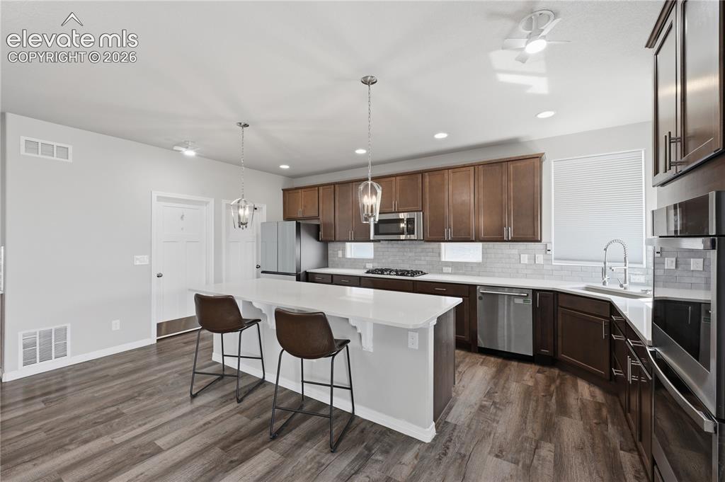 Image 11 of 50: Kitchen