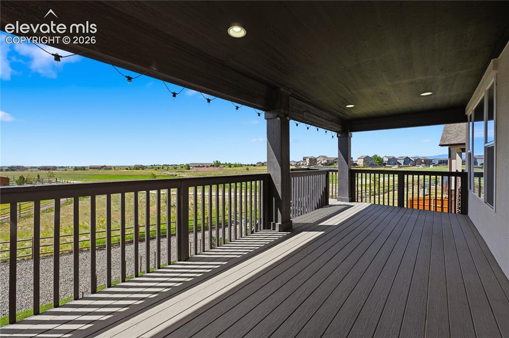 Image 44 of 50: Deck