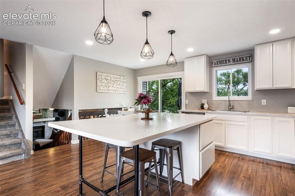 Image 16 of 50: Kitchen