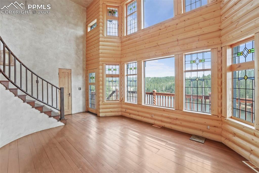 Image 2 of 50: Living Room