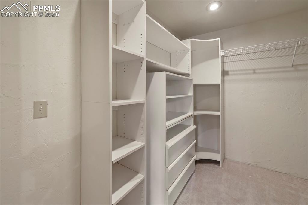 Image 23 of 50: Walk-In Closets