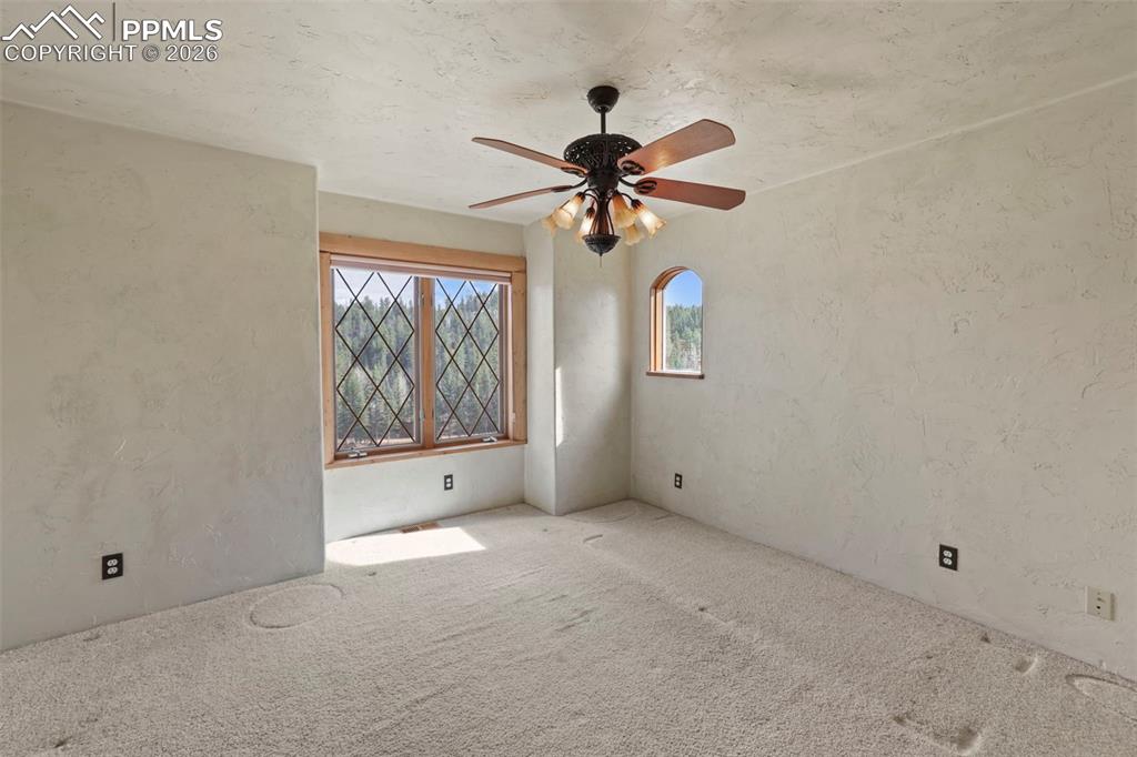 Image 24 of 50: Bedroom