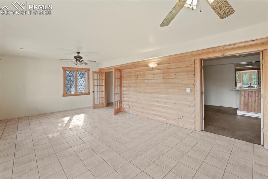 Image 29 of 50: Family Room