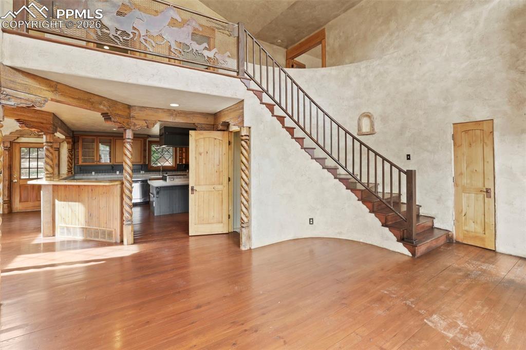 Image 3 of 50: Living Room