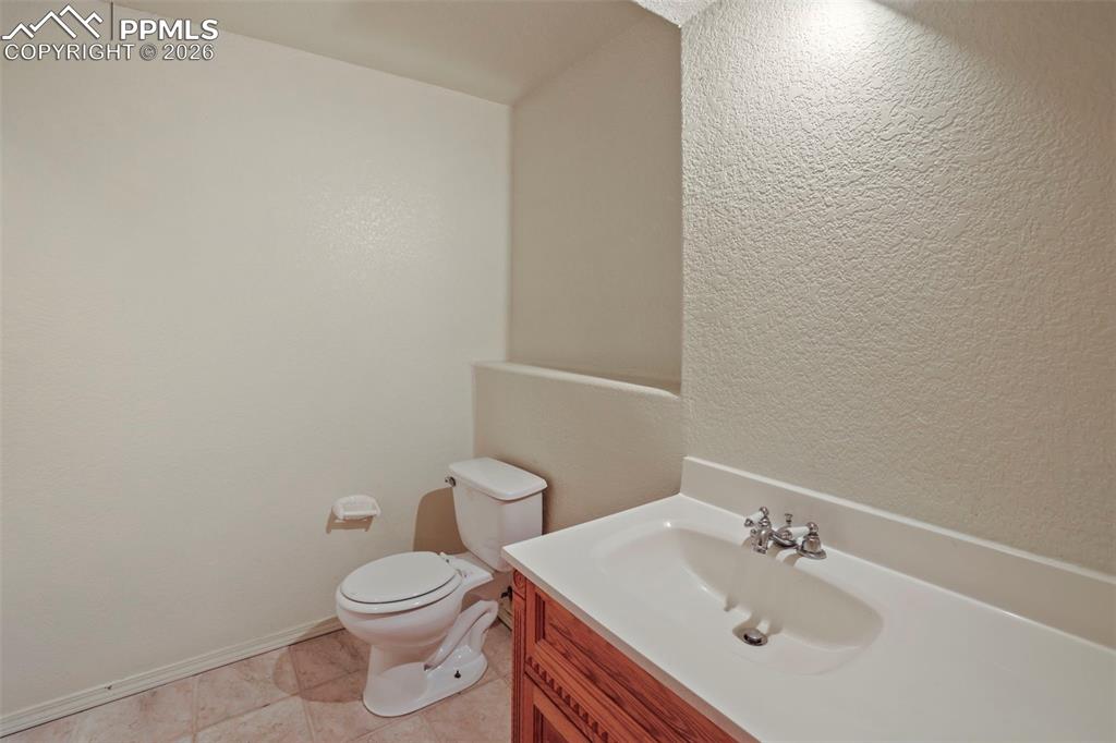 Image 36 of 50: Bathroom