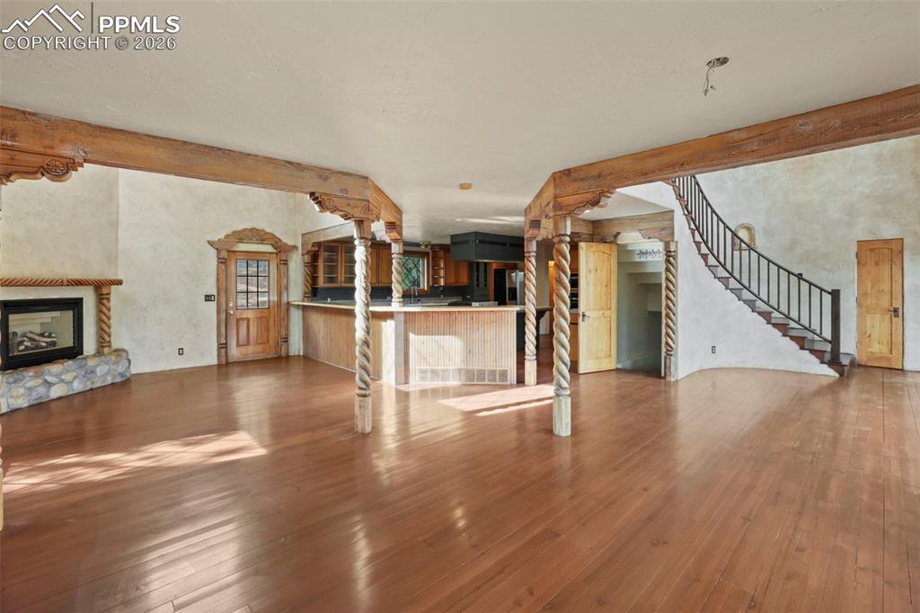 Image 6 of 50: Dining Room