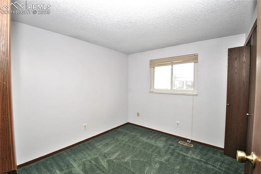 Image 12 of 33: Bedroom