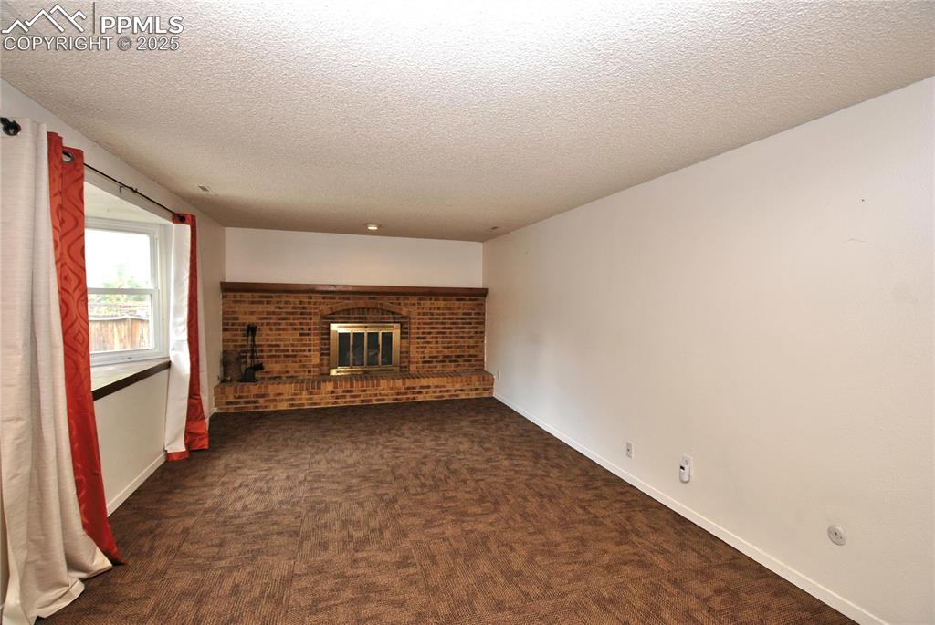 Image 16 of 33: Family Room