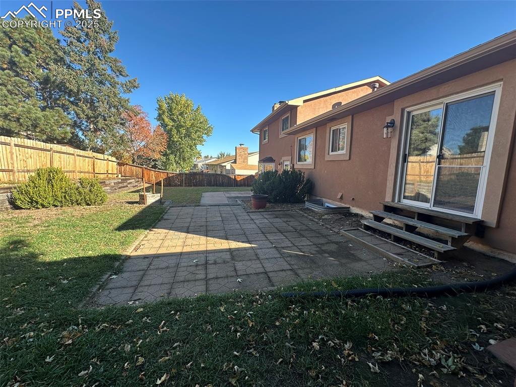 Image 24 of 33: Patio