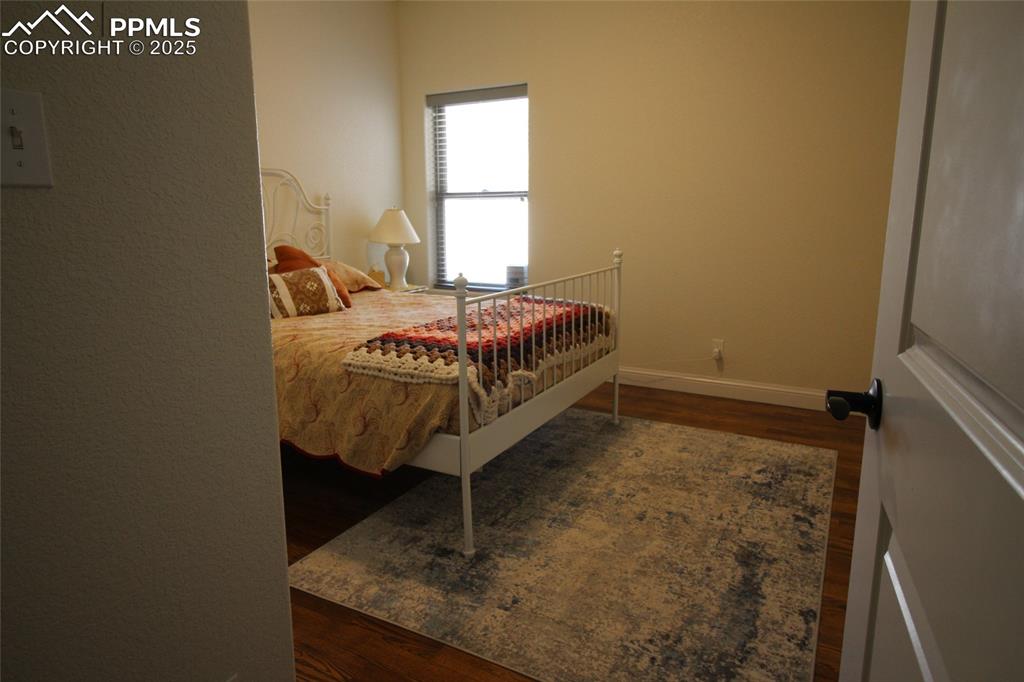 Image 17 of 26: Bedroom