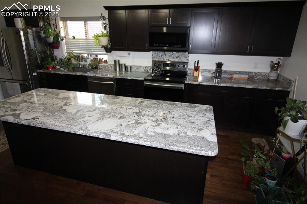 Image 2 of 26: Kitchen