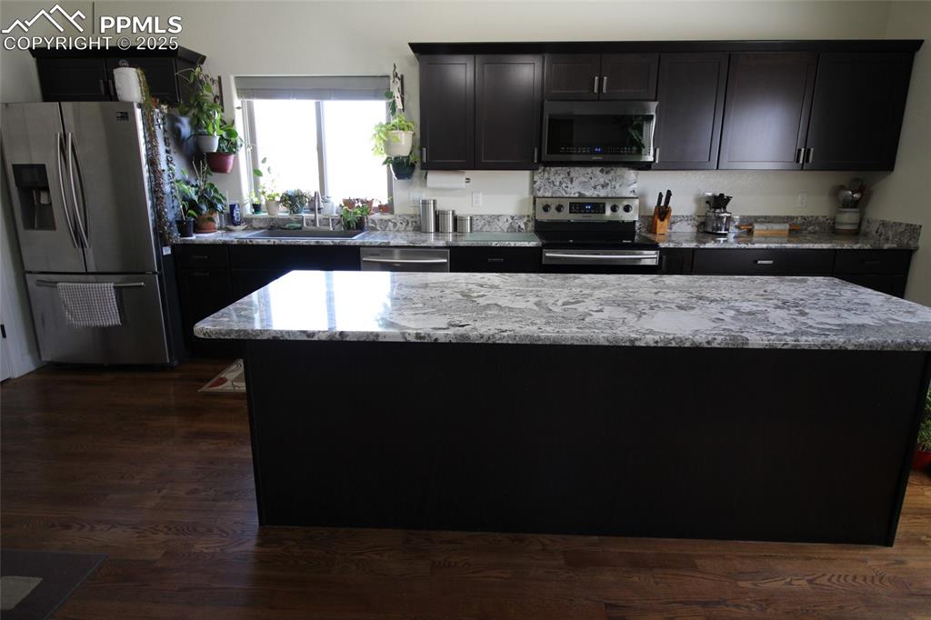 Image 3 of 26: Kitchen